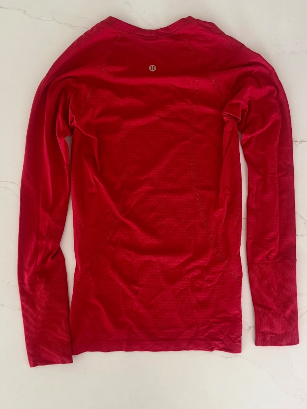 🍋Lululemon Oxford Red Swiftly Tech Long-Sleeve Shirt 2.0 Hip Length, Size 4 - Picture 3 of 4